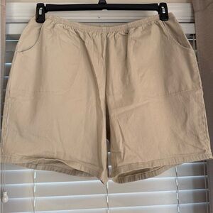 Women’s Denim & Co Casual Khaki Stretch Shorts with pockets.